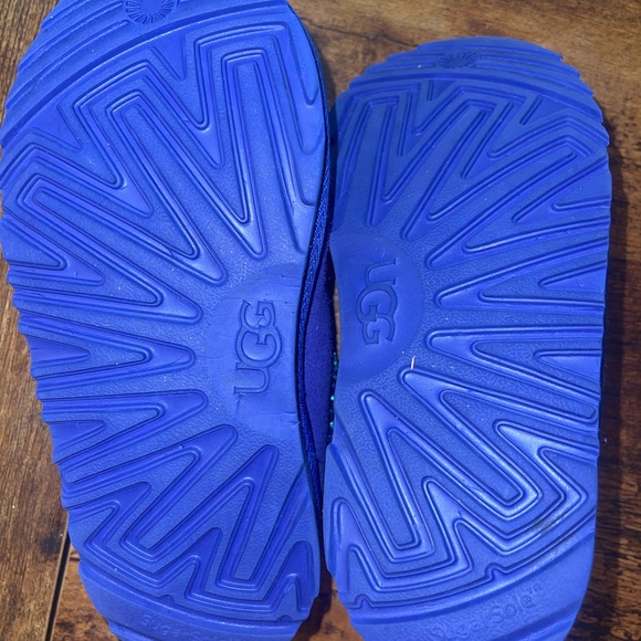 Uggs - Picture 4 of 6